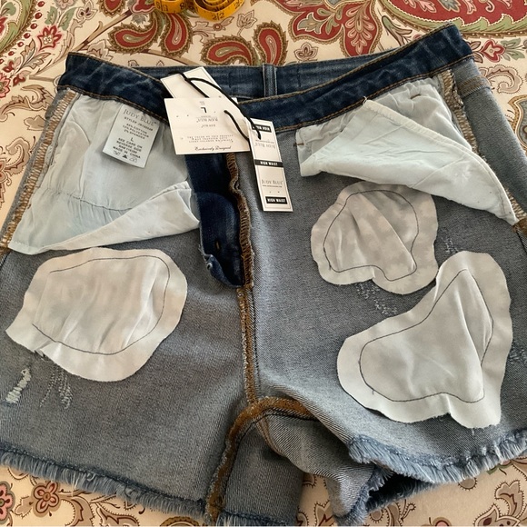 Size L, Judy Blue High Waist 'Daisy Patch' shorts, style J150048. Newer worn. - Picture 2 of 4